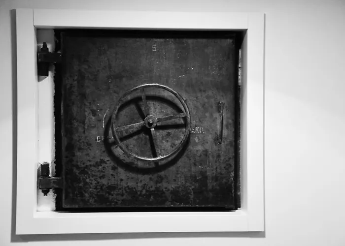 Διαμέρισμα Bomb Shelter